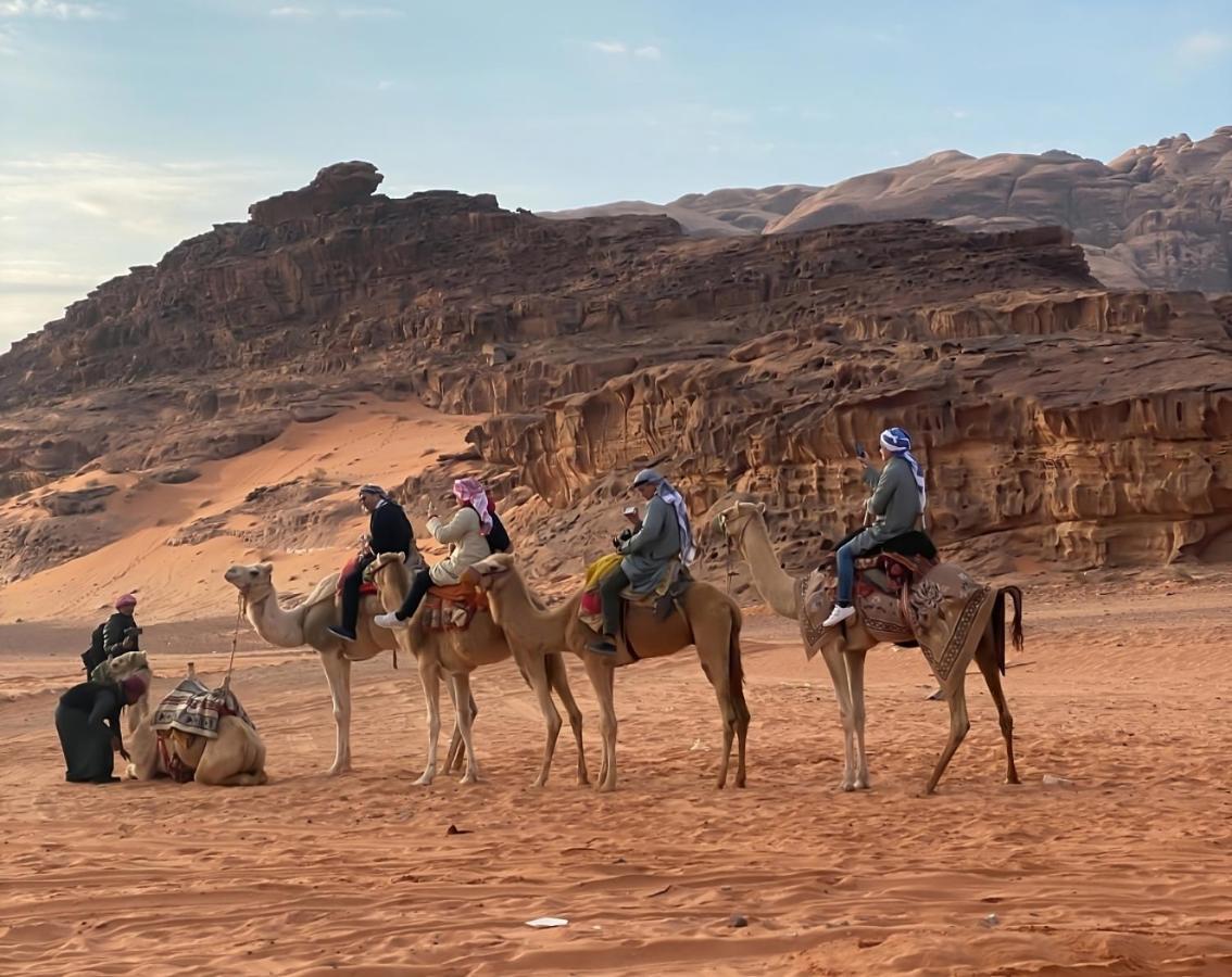 مخيم جبل بردى Jabal Burdah Camp Hotell Wadi Rum Eksteriør bilde