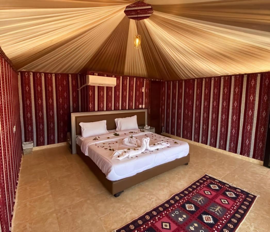 مخيم جبل بردى Jabal Burdah Camp Hotell Wadi Rum Eksteriør bilde