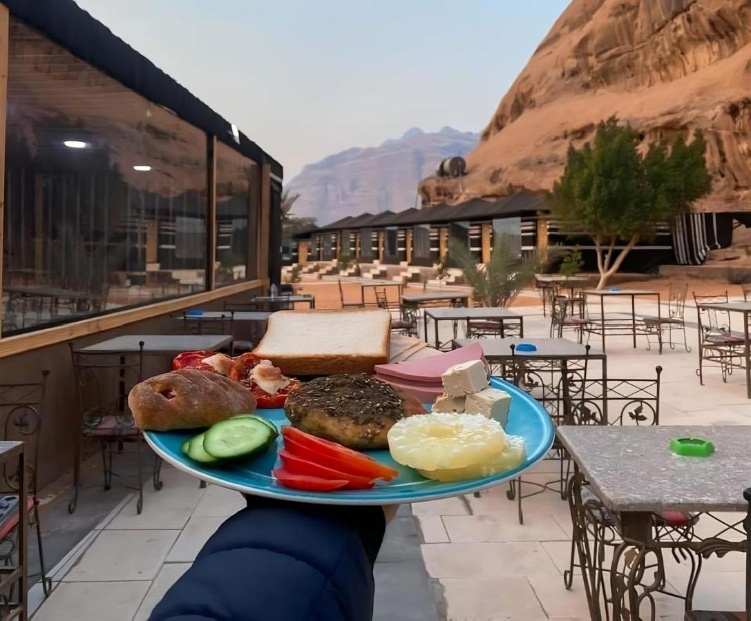 مخيم جبل بردى Jabal Burdah Camp Hotell Wadi Rum Eksteriør bilde